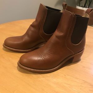 Size 9 women’s Red Wing Heritage Harriet boots